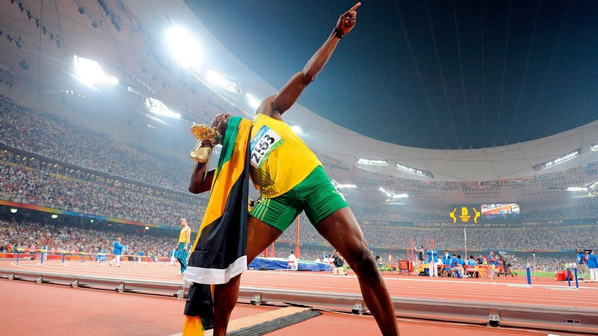 “弯道飞旋:漂移与超车的极致舞蹈”,弯道漂移翻车动图